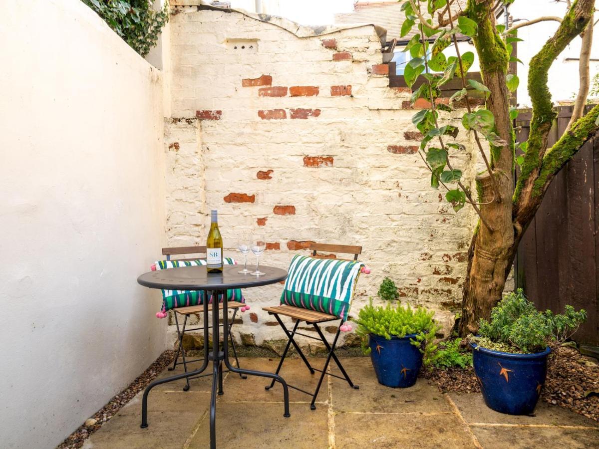 Quarry Cottage Courtyard Garden Pass The Keys Cirencester Eksteriør bilde