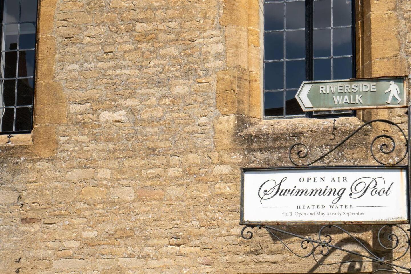 Quarry Cottage Courtyard Garden Pass The Keys Cirencester Eksteriør bilde